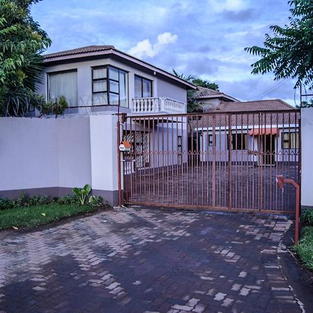 The Palace Guest House Harare Extérieur photo
