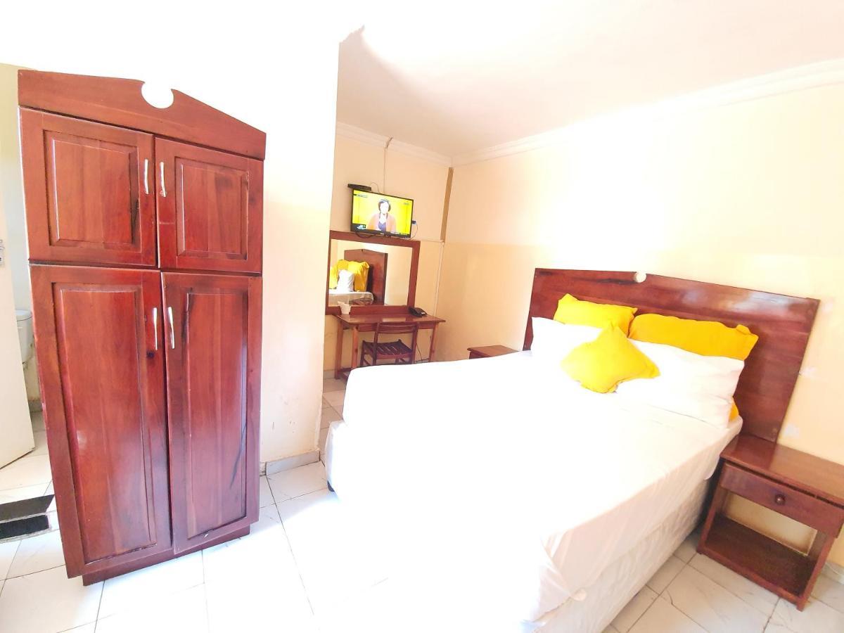 The Palace Guest House Harare Extérieur photo
