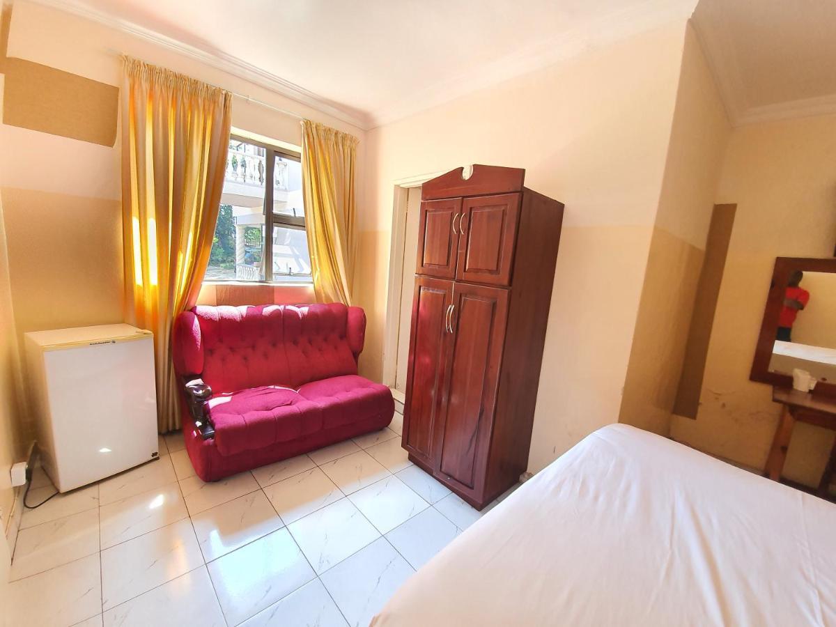The Palace Guest House Harare Extérieur photo