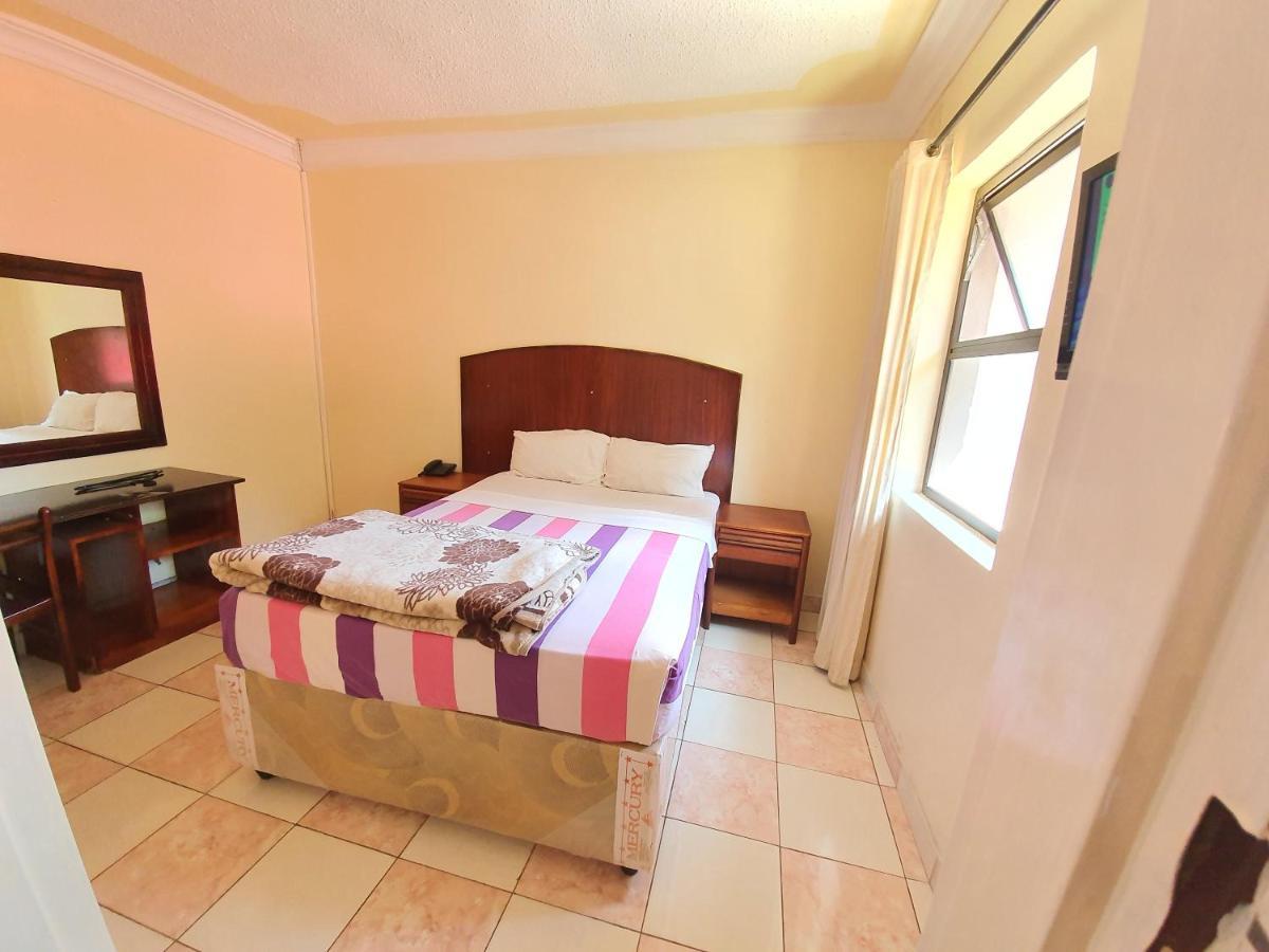 The Palace Guest House Harare Extérieur photo