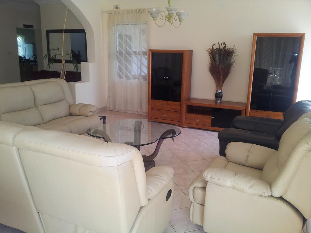 The Palace Guest House Harare Extérieur photo